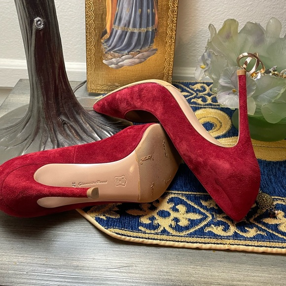 Elegant Red Women's Pumps Gianvito Rossi red Tabasco suede pump - Picture 3 of 9